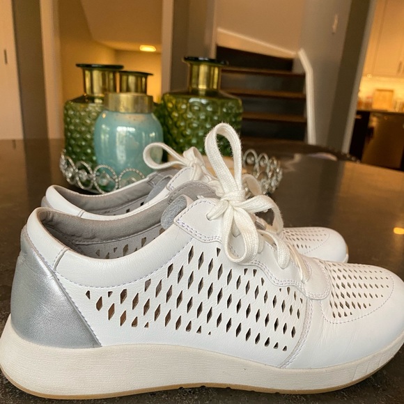 Shoes - Picture 3 of 7